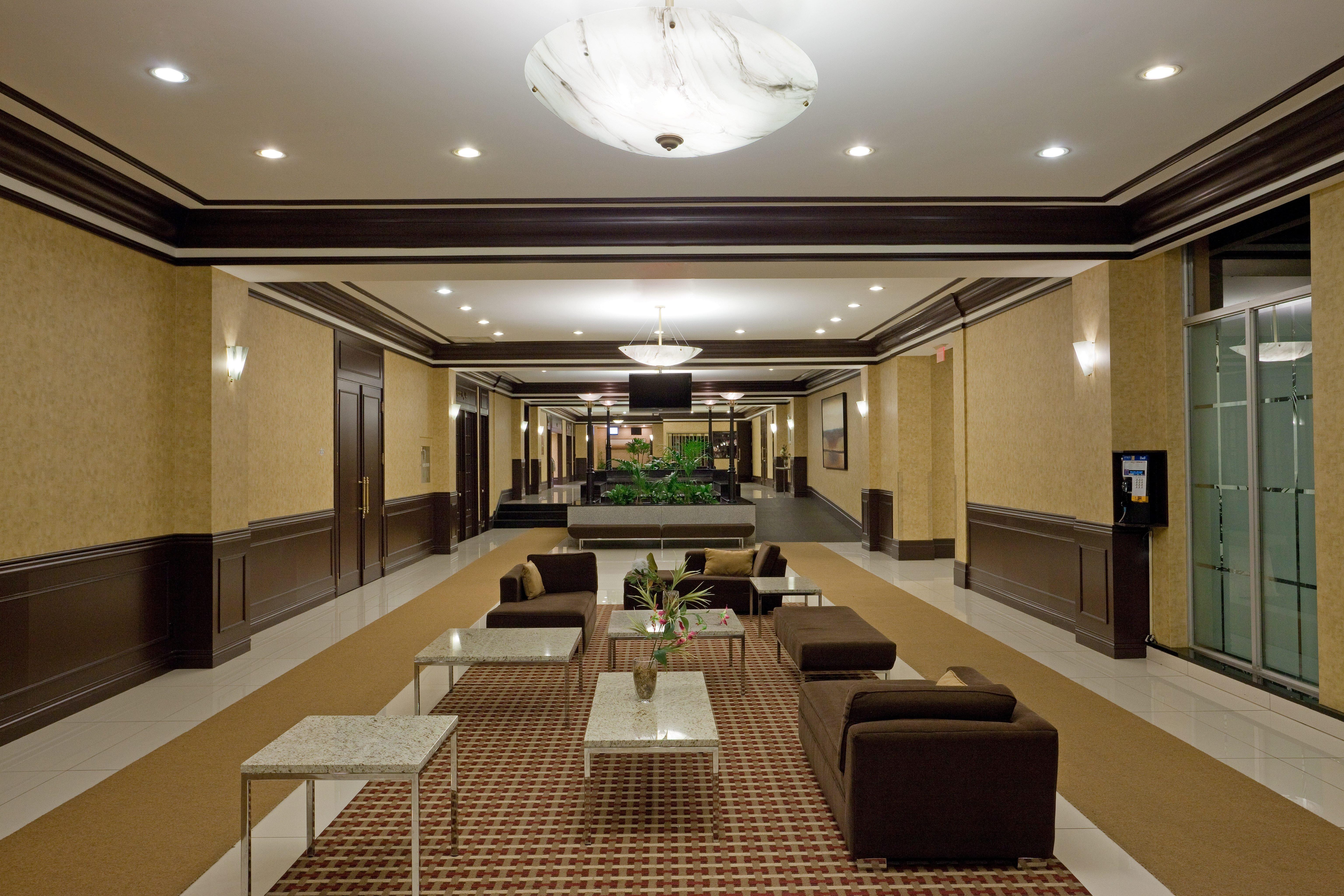 Armon Plaza Montreal Airpt, Trademark Collection By Wyndham Exterior photo