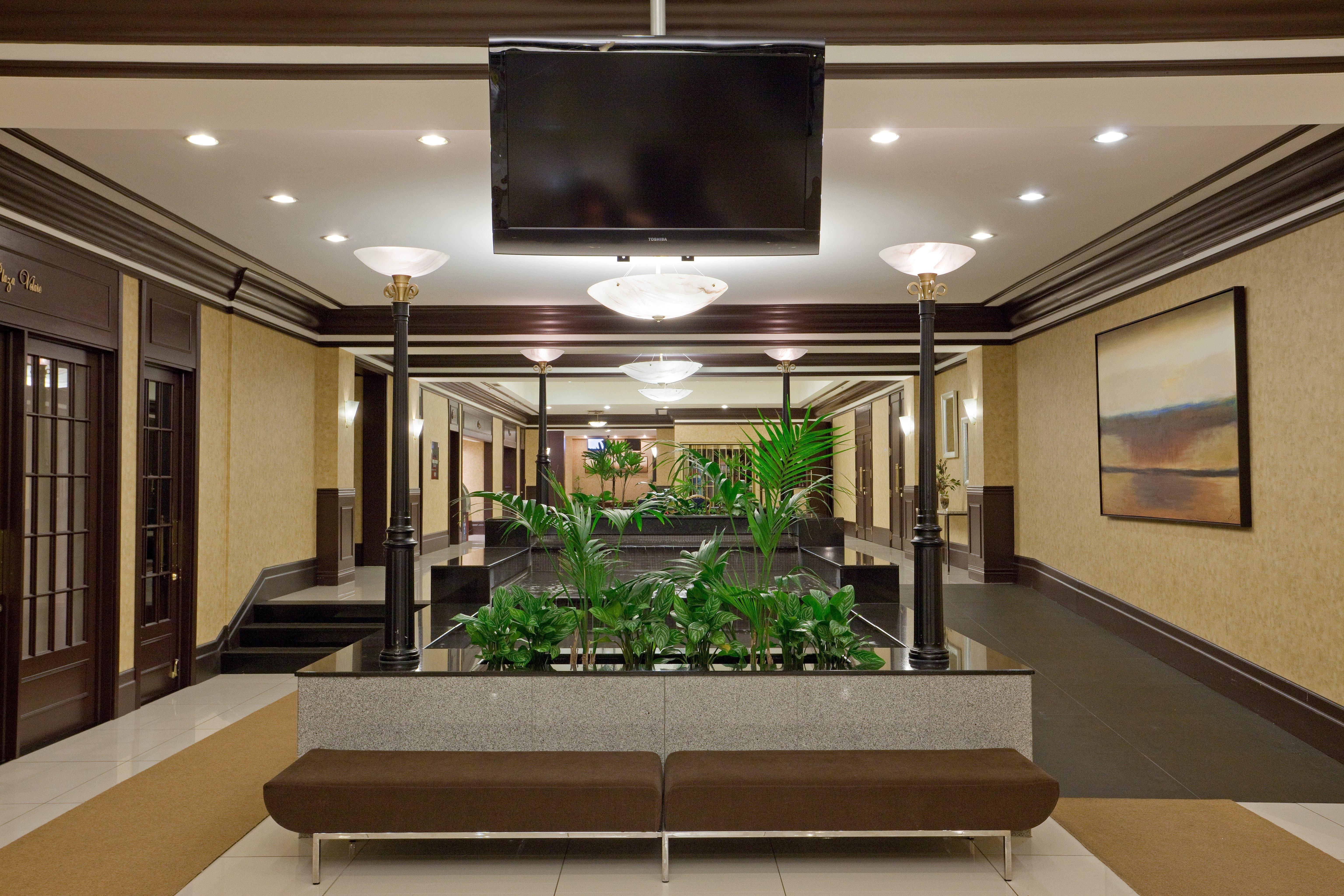 Armon Plaza Montreal Airpt, Trademark Collection By Wyndham Exterior photo