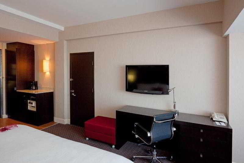 Armon Plaza Montreal Airpt, Trademark Collection By Wyndham Exterior photo