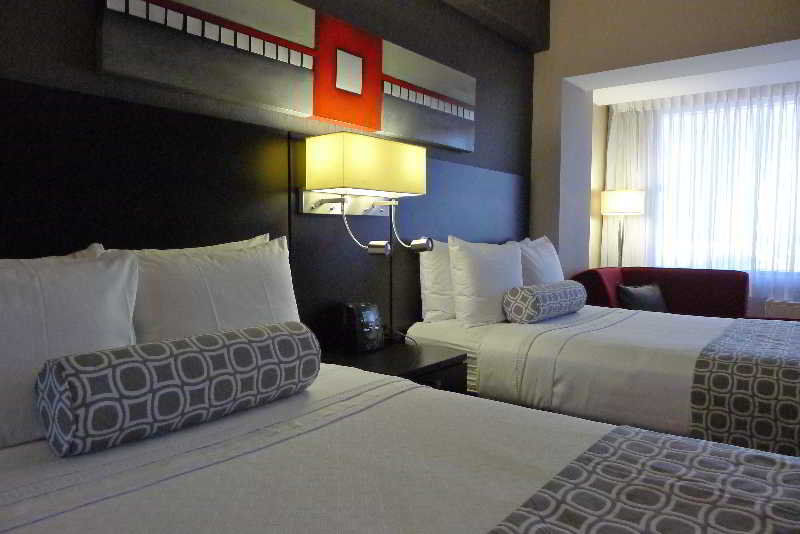 Armon Plaza Montreal Airpt, Trademark Collection By Wyndham Exterior photo