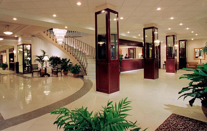 Armon Plaza Montreal Airpt, Trademark Collection By Wyndham Exterior photo